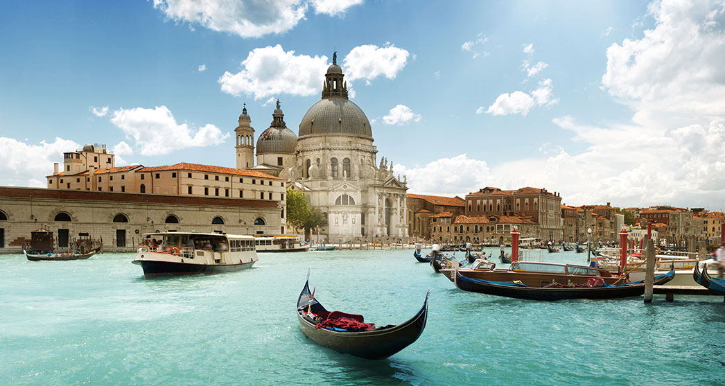 gondole e basche a venezia