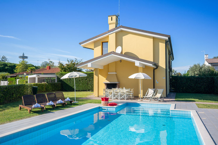 Ferienhaus mit 5 Zimmern und Pool